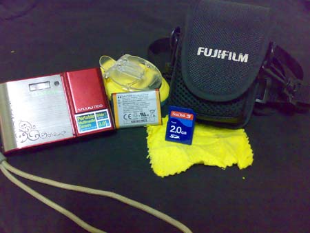 กล้องดิจิตอล Sumsung VLUU i100 หน้าจอ 3 นิ้ว Made in Korea ซื้อมาหมื่นกว่า !! จัดถูก ๆ ไปเลยครับ