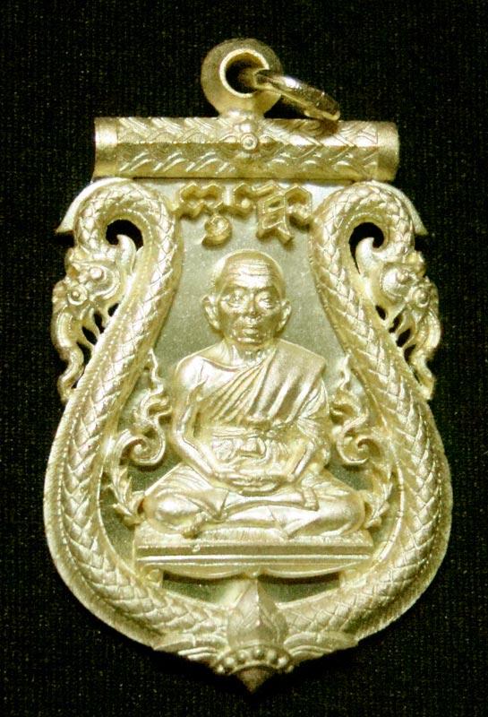 เหรียญหลวงพ่อคุณ เบอร์ 536 เนื้อทองระฆัง เสมาฉลุ ยกองค์ เลื่อนสมณศักดิ์ พระเทพวิทยาคม 