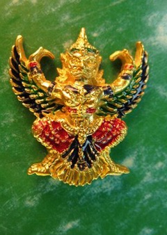 ชุบทองลงยา๑๑พญาครุฑตราแผ่นดินไฟไม่สามารถเผาทำลายได้ความศักดิ์สิทธิ์ของพญาครุฑที่เป็นเครื่องหมายของพร