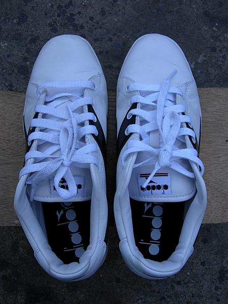 รองเท้า diadora