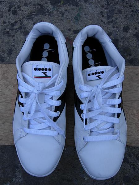 รองเท้า diadora