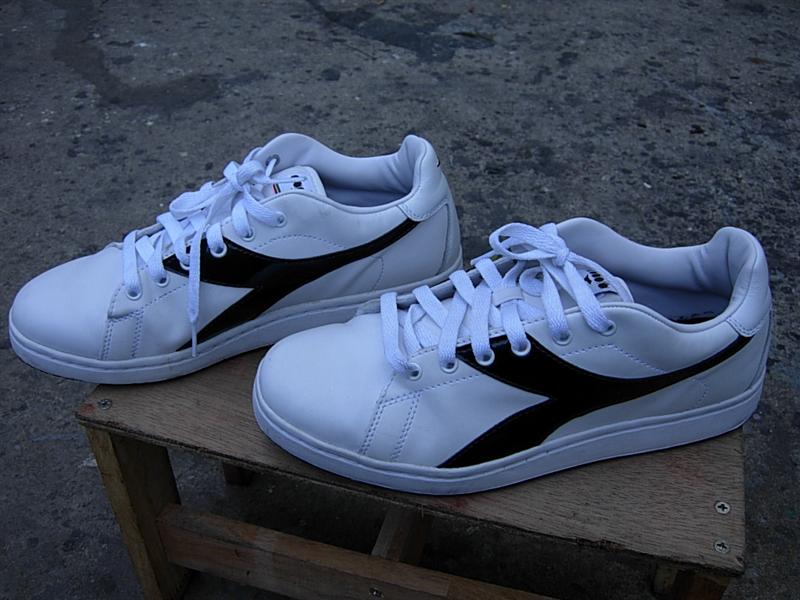 รองเท้า diadora