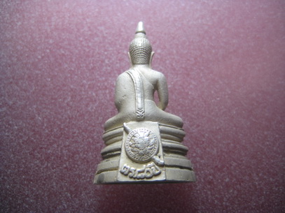 พระพุทธโสธร รุ่น 80 ปี กรมตำรวจ เนื้อเงินขัดเงา หมายเลข 449250