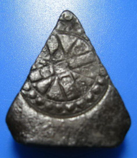 หลวงพ่อลี เนื้อดิน พิมพ์ห้าเหลี่ยม หลังยันต์ดวง