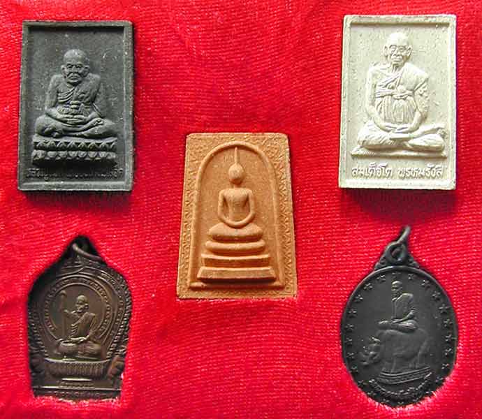 ชุดพระสมเด็จแก้วกาญจนา หลวงพ่อสัมฤทธิ์ วัดถ้ำแฝด ชุดพิเศษฉลองมณฑปหลวงพ่อสัมฤทธิ์ปี 2540...เคาะแรก
