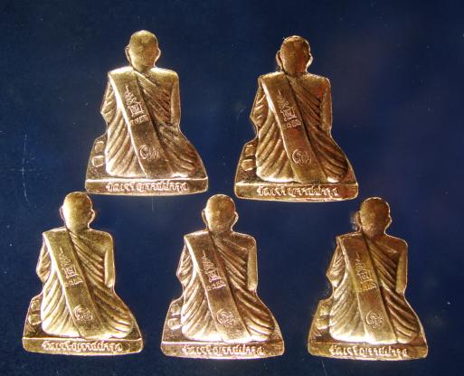 5 องค์ รูปเหมือนหลวงปู่แผ้ว ปั๊มพับเพียบ เนื้อทองแดง ที่ระลึกหล่อพระปฐมบรมศาสดาทองคำ วัดหนองพงนก