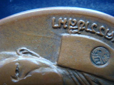 ราคาเบาๆ กับ เหรียญ ปี 17 บล๊อค นวะ เนื้อทองแดง จารเก่า พร้อมบัตรรับประกัน เพื่อนบ้าน