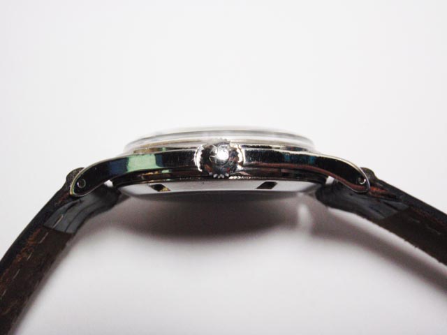 Citizen ไขลานเรือนบาง ตัวเรือน Stainless ขาบิด หน้าปัดไล่โทนสีเขียว-ดำ สวย ขนาด 34 มม 