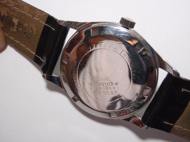 Citizen ไขลานเรือนบาง ตัวเรือน Stainless ขาบิด หน้าปัดไล่โทนสีเขียว-ดำ สวย ขนาด 34 มม 