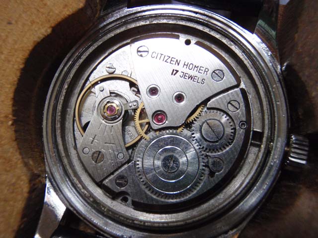 Citizen ไขลานเรือนบาง ตัวเรือน Stainless ขาบิด หน้าปัดไล่โทนสีเขียว-ดำ สวย ขนาด 34 มม 