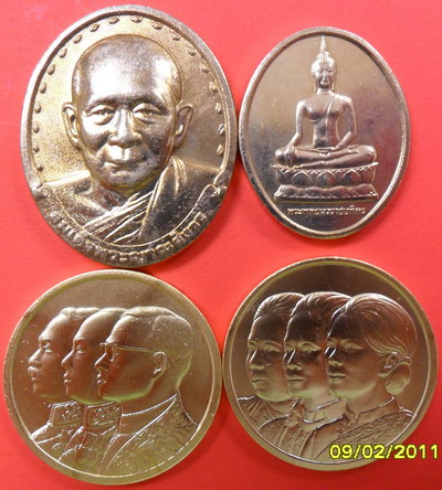 4เหรียญๆ หลัง ภปร.ปี 29 โลหะชุบทอง วัดบวรนิเวศวิหาร สมทบทุนสร้างตึกภปร