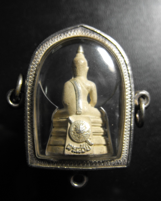 หลวงพ่อโสธร รุ่น 80 ปี กรมตำรวจ เนื้อเงินพ่นขัดเงา พร้อมเลี่ยมเงินลงยา 3 ห่วง