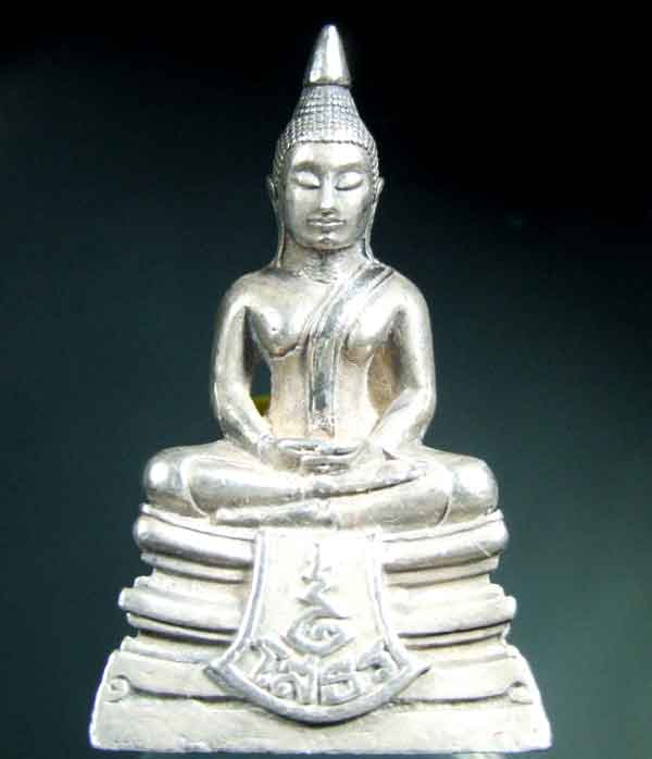 พระพุทธโสธร รุ่นประวัติศาสตร์ 80 ปีกรมตำรวจ เนื้อเงินพิมพ์ใหญ่ พร้อมกล่อง