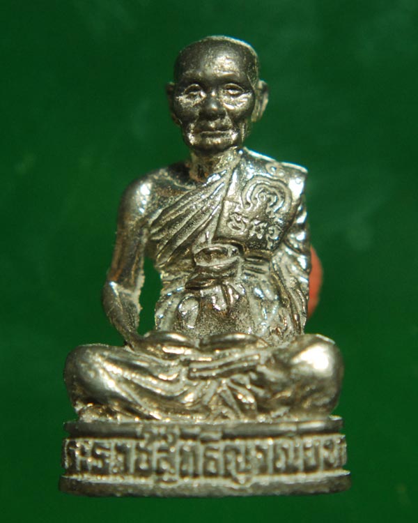 รูปหล่อหลวงพ่อจรัญ วัดอัมพวัน จ.สิงห์บุรี