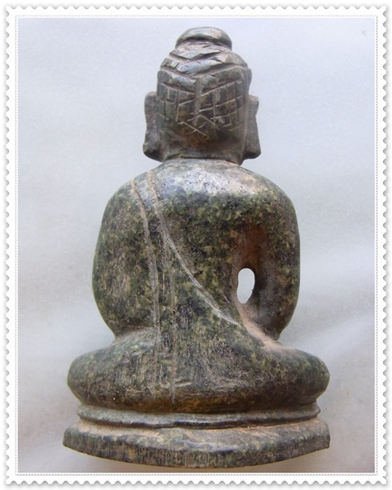 พระพุทธหินแกะ