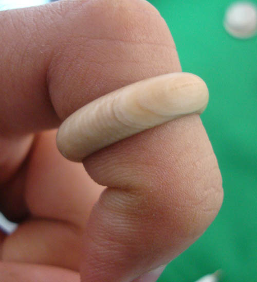 แหวนงาช้างมือ 2 ลายขึ้นสวย ๆ ครับ.