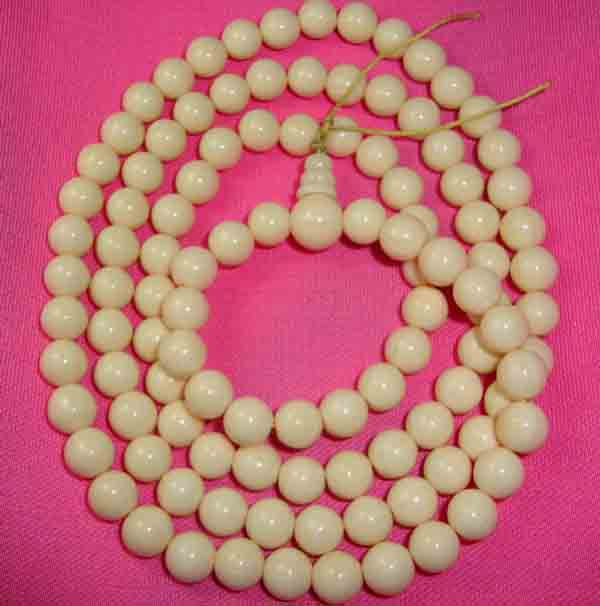 สร้อยงา งา งา งา งา 8 มม 108 เม็ด 10 มม 1 เม็ด รวม109เม็ด สวยครับ