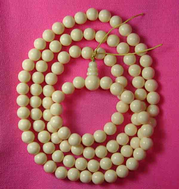 สร้อยงา งา งา งา งา 8 มม 108 เม็ด 10 มม 1 เม็ด รวม109เม็ด สวยครับ
