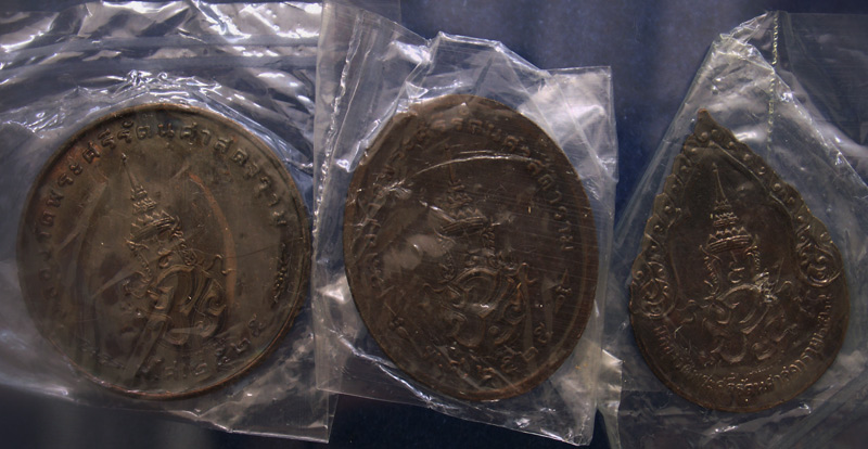 ครบชุด สวยๆ..เหรียญพระแก้ว หลังภปร. ฉลองกรุงรัตนโกสินทร์ 200 ปี พ.ศ. 2525 บล็อคพระราชศรัทธา ซองพลาสต