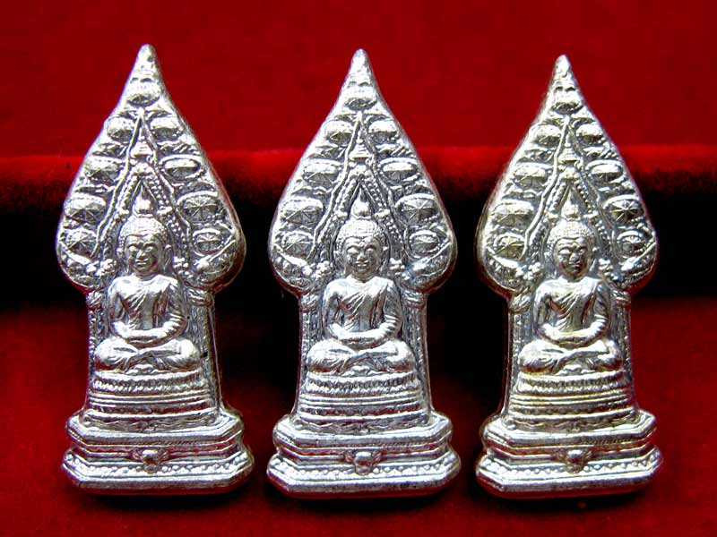 พระนิรันตราย ญส. เนื้อสำริดชุบเงินโบราณ ๓ เหรียญ 