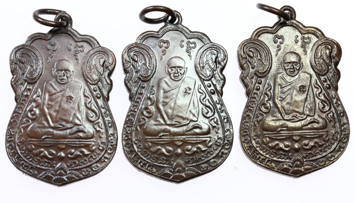 หลวงปู่เอี่ยม วัดหนัง ยันต์ 5 ปี39 มาที 3 เหรียญครับ พร้อมกล่องจากวัด