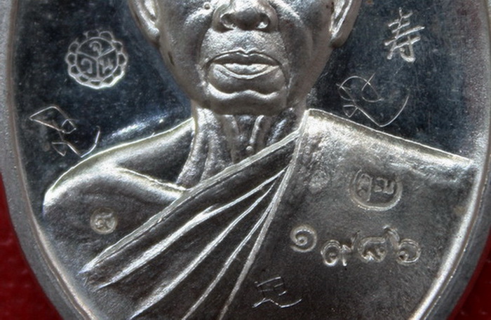 เคาะเดียวแดง... ฉลองวันเกิดหลวงพ่อคูณ+ผมด้วย เกิดวันที่4 ต.ค. เหมือนกัน ครับ