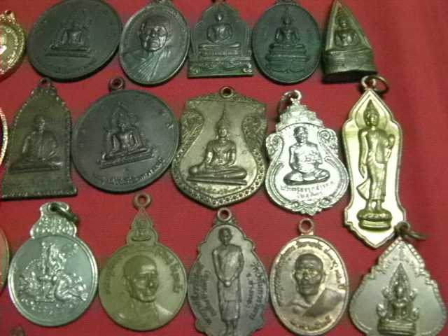พระเหมามาใหม่ 50 เหรียญครับ