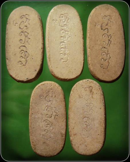 พระโพธิสัตว์เจ้าแม่กวนอิม เนื้อผง รวม 5 องค์