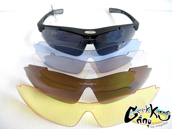 Oakley .....สุดคุ้ม ...ชุดใหญ่........แว่นกันแดด ค ุณ ภาพเยี่ยม........ทรงสวย เคาะเดียว