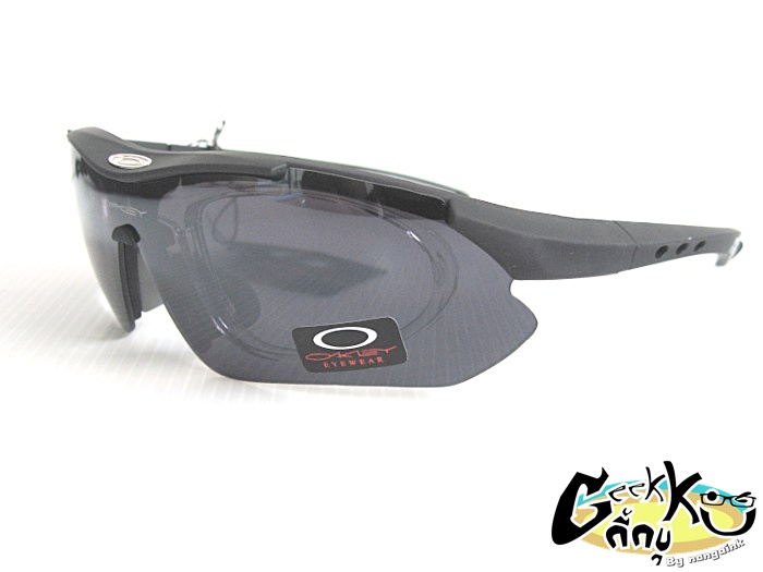 Oakley .....สุดคุ้ม ...ชุดใหญ่........แว่นกันแดด ค ุณ ภาพเยี่ยม........ทรงสวย เคาะเดียว