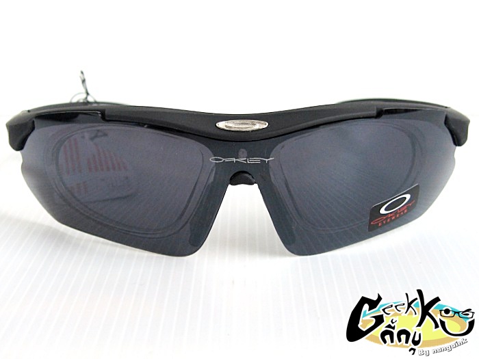 Oakley .....สุดคุ้ม ...ชุดใหญ่........แว่นกันแดด ค ุณ ภาพเยี่ยม........ทรงสวย เคาะเดียว