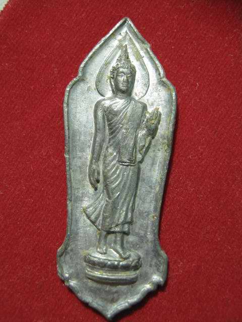 เหรียญ 25 พุทธศตวรรษ แบบเข็ม  เนื้อชินตะกั่ว พระดีพิธีใหญ่ น่าเก็บครับ....(01)