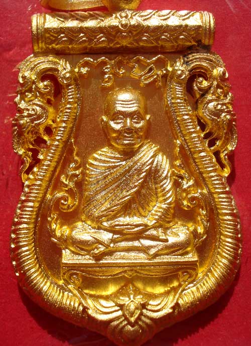 @@ เหรียญเสมาฉลุลายยกองค์ เนื้อบรอนซ์ชุบทอง รุ่นมหามงคล หลวงพ่อจรัญ วัดอัมพวัน จ.สิงห์บุรี @@