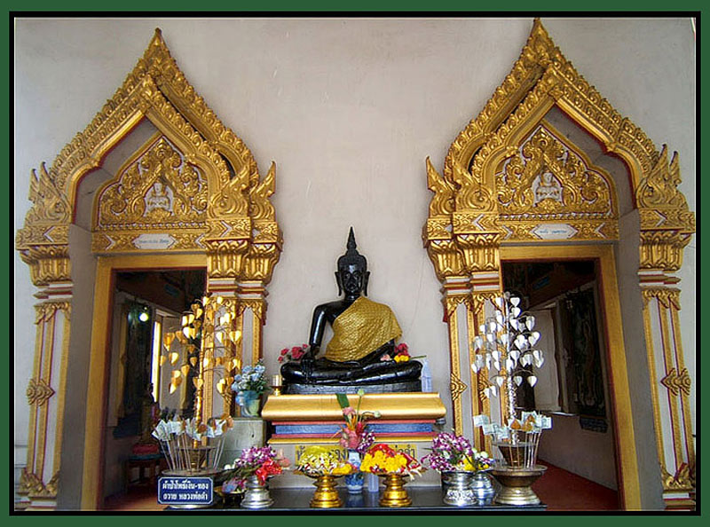 พระบูชารุ่นแรก หลวงพ่อดำ วัดตระค้ำเอน กาญจนบุรี ปี 2518 สภาพผิวหิ้งสวยเดิมๆครับ