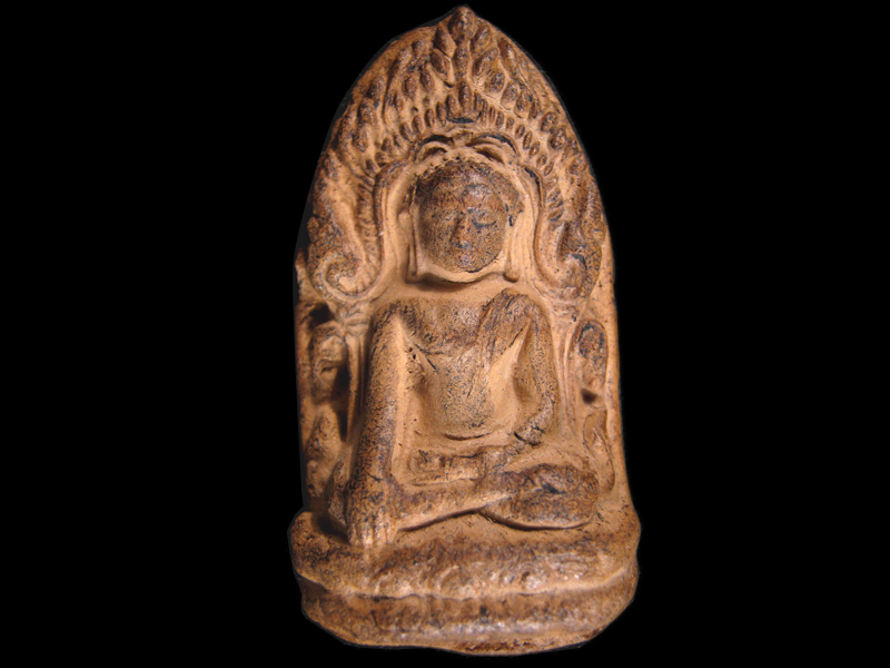 พระลือโขง(พระฤาโขง) หรือจามเทวีซุ้มเรือนแก้ว