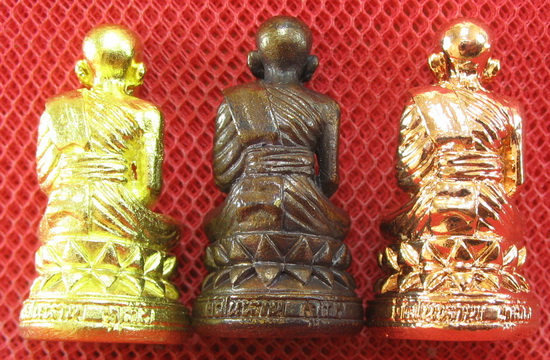 หลวงปู่ทวด พิมพ์บัวรอบ 3 องค์ เนื้อเปียกทอง เนื้อนวะ เนื้อสตางค์เเดง วัดในหาน จ.ภูเก็ต อ.นอง อ.ทอง