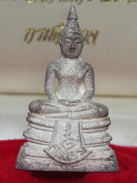 หลวงพ่อโสธรรุ่นกรมตำรวจ เนื้อเงินพ่นทราย พร้อมกล่องเดิมๆ