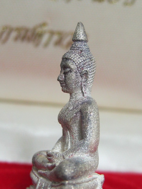 หลวงพ่อโสธรรุ่นกรมตำรวจ เนื้อเงินพ่นทราย พร้อมกล่องเดิมๆ