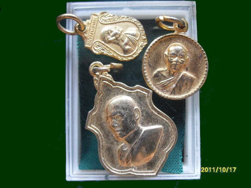 หลวงพ่อแพ วัดพิกุลทอง 3 เหรียญ เหมือนเดิมครับรอบนี้เริ่ม20บาท A.195