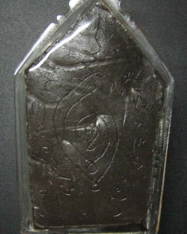 ขุนแผนรุ่นแรก หลวงพ่อตัด วัดชายนา ปี2547 เนื้อดำ  หลังยันต์ปลายศีล