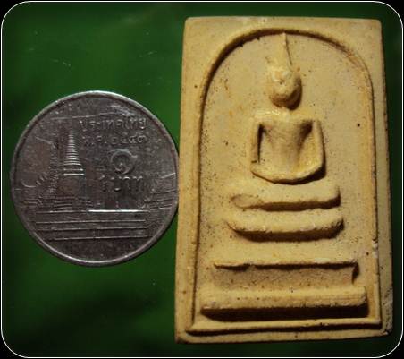 พระสมเด็จ เนื้อผง ด้านหลังฝังเม็ดข้าวสารเสก