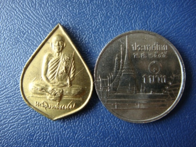 !!!! วัดใจ...เคาะเดียว...เหรียญกลีบบัว นิรภัย หลวงพ่อแนม วัดเขาหน่อ เนื้อทองฝาบาตร... !!!!