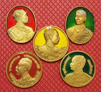 เหรียญ ร.5  ปี พ.ศ. 2540 วัดเกาะแก้วอรุณคาม เหรียญลงยา 5 เหรียญ 5 สี สวยงามมาก พร้อมกล่อง ราคาเบาๆ  