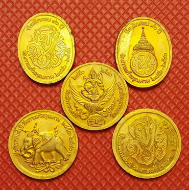 เหรียญ ร.5  ปี พ.ศ. 2540 วัดเกาะแก้วอรุณคาม เหรียญลงยา 5 เหรียญ 5 สี สวยงามมาก พร้อมกล่อง ราคาเบาๆ  