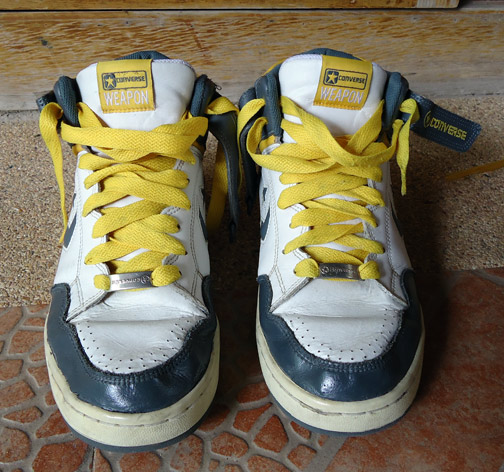 รองเท้า CONVERSE หุ้มข้อ หนัง สีเหลือง ของแท้ มือสอง สภาพสวยตรงตามรูปครับ เบอร์ 41-42-43 ใส่ได้หมดคร