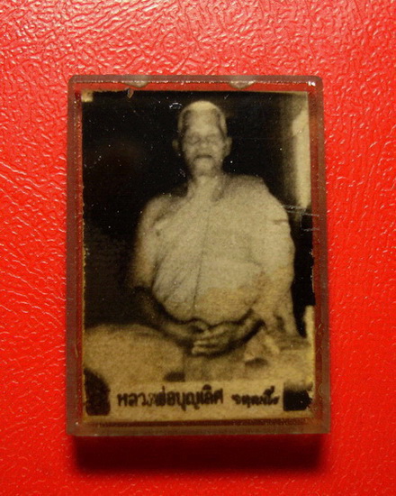 * รูปถ่ายเก่าหลวงพ่อบุญเลิศ วัดวังปลาหมู จ.กาญจนบุรี ขนาดห้อยคอ หายากมาก ๆ ค่ะ *