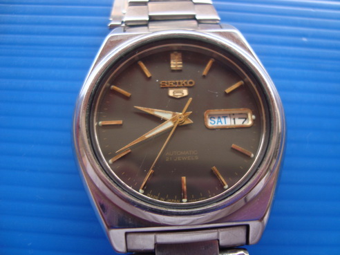 นาฬิกา SEIKO Automatic หน้าปัทดำหลักทอง เดินตรง เดินดี