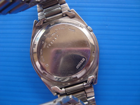 นาฬิกา SEIKO Automatic หน้าปัทดำหลักทอง เดินตรง เดินดี