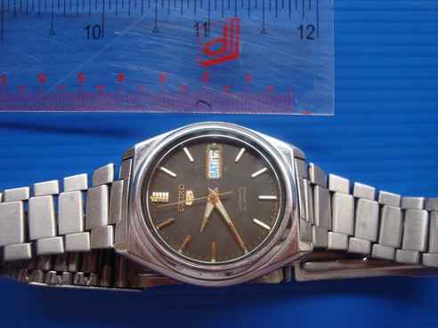 นาฬิกา SEIKO Automatic หน้าปัทดำหลักทอง เดินตรง เดินดี