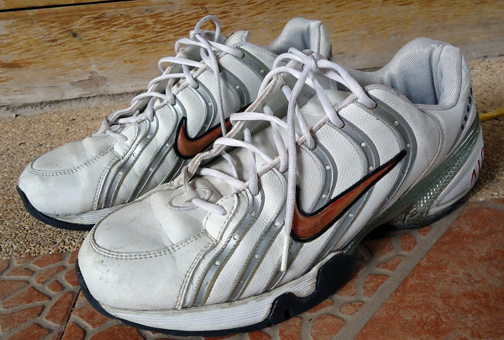 รองเท้า NIKE AIR หนังสีขาว นิ่ม สวมสบาย ตามแบบฉบับไนกี้ แอร์ , ใช้ออกกำลังก็แจ่ม ใส่เที่ยวก็สวย มือส